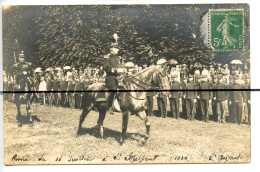 Carte Photo. CPA. D79. Saint-Maixent-l'École . Revue Du 14 Juillet En 1910 , Défilé Militaire , Officier A Cheval - Saint Maixent L'Ecole