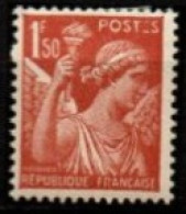 FRANCE   -  1944 .  Y&T N° 652 *.  E  De Postes Maculé - Nuovi