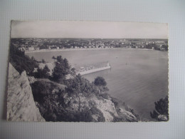 D 22 - Erquy - La Jetée Et Vue Sur La Plage Du Centre - Erquy