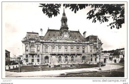 2 Cartes De Tours, L'Hôtel De Ville, Animé,voiture Neuve - Tours