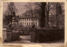 Neustadt-Orla , Eingang Zur Kriegerehrung Mit Schloss - Neustadt / Orla