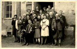 Graz/Steiermark - Gruppenfoto Vor Dem Haus - Graz