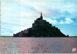 MONT ST MICHEL. - Contre-jour à Marée Haute.  .   Non Circulée - Le Mont Saint Michel