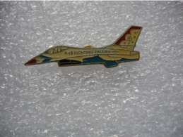 Pin's D'un Avion F16 Fichting Falcon - Aerei