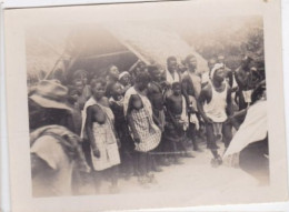 Photo Afrique Cameroun Gabon Congo ? Dans Un Village Groupe D'autochtones Dansant   Réf 30250 - Afrika