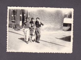 Photo Originale Vintage Snapshot Longlaville Groupe De Copains Garcons Garcon Jeunesse Années 50 (52974) - Lieux