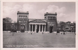 MUNCHEN -  Der Konigliche Platzm/ Propylaen - München