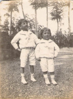 PHOTO ANCIENNE SNAPSHOT ENFANT HAROLD ET ERIC LIGIER DE LA PRADE 1908 NOBLESSE 9 X 12 CM - Persone Identificate