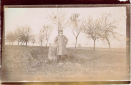 PHOTO ANCIENNE SNAPSHOT COMTE DE LIGNIVILLE DEVANT BORNE PARCELLAIRE NOBLESSE 7 X 12 CM - Identified Persons