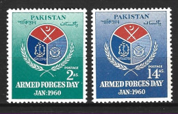 PAKISTAN. N°107-8 De 1960. Journées Des Forces Armées. - Militares