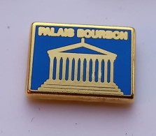 G521 Pin's Palais Bourbon Bleu Rectangle Signé Arthus Bertrand Achat Immédiat - Arthus Bertrand