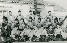 1950s GRUPO FOLCLORICO NAZARE FOLCLORE TA MAR RANCHO PESCADORES LEIRIA PORTUGAL FOLK FOTO PHOTO AT136 - Lieux