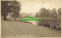 R621167 Buckingham Palace From St. James Park. London. 1932 - Other & Unclassified