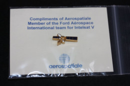 Insigne (type Pin's) "Satellite Intelsat V" Aerospatiale - Space Rocket - Autres & Non Classés