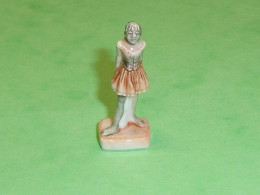 Fèves / Fève / Autres / Divers : Statuette , La Petite Danseuse                      T104 - Andere & Zonder Classificatie