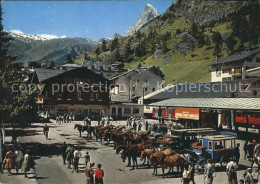 11701341 Zermatt VS Bahnhofplatz Pferdedroschken Matterhorn  - Autres & Non Classés