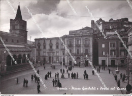 Af883 Cartolina Nicosia Piazza Garibaldi E Portici Del Duomo Enna Sicilia - Enna