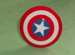 Fèves / Fève / Dessins Animés : Bouclier Captain América , Provenant Du Coffret , Avengers 2021 , Marvel   TB8 - Dessins Animés