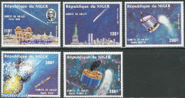 Niger 1985 Halleys Comet 5v, Mint NH, Science - Transport - Astronomy - Space Exploration - Halley's Comet - Astrología