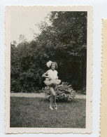 Snapshot Superbe Portrait Fille Tutu Danse Danseuse Jardin 40s 50s - Persone Anonimi