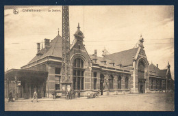 Châtelineau ( Châtelet). Place De  La  Station. Cheminots Et Voyageurs. - Chatelet