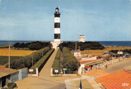 17  ÎLE D' OLERON Le Phare De Chassiron Et Le Sémaphore  N° 75 \ML4004 - Ile D'Oléron