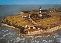 17  ÎLE D' OLERON Le Phare De Chassiron Et Le Sémaphore à La Pointe De L'île   N° 76 \ML4004 - Ile D'Oléron