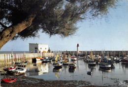 17 ÎLE D' OLERON  La Cotinière Batiment De La SNSM  N° 27 \ML4005 - Ile D'Oléron