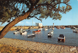 17 ÎLE D' OLERON  La Cotinière  Le Port Le Phare Et Le Batiment De La SNSM  N° 31 \ML4005 - Ile D'Oléron