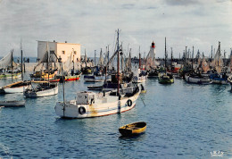 17 ÎLE D' OLERON  La Cotinière  Le Port Chaluties La Tempête Et Le VEGA   N° 36 \ML4005 - Ile D'Oléron