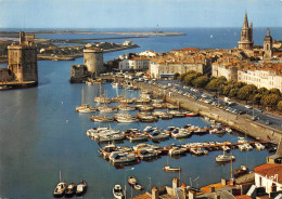 17 LA ROCHELLE  Le Port De Plaisance Et Au Fond Le Port Des Minimes Vide  N° 16 \ML4011 - La Rochelle