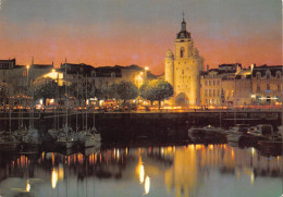 17 LA ROCHELLE  Porte De La Grosse Horloge Illuminée  N° 18 \ML4011 - La Rochelle