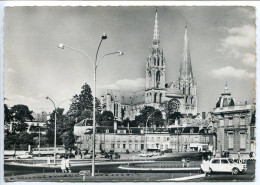 CPSM 10 X 15 Cm Voyagé 1967 * CHARTRES Place Châtelet Et La Cathédrale (véhicules Automobiles) Editions Yvon - Chartres
