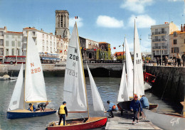 17 LA ROCHELLE  Départ Des Régates  Quai Valin église St Sauveur  N° 9 \ML4012 - La Rochelle