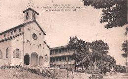 GABON LIBREVILLE  La Cathédrale Saint Pierre Et Le Bureau Du Cable   N° 7 \ML4017 - Gabon