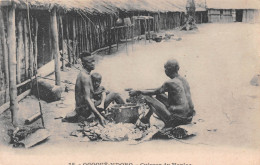 GABON  N'Doro (Haut-Ogooué). Village Chaké. Cuisson Du Manioc.  N° 30 \ML4017 - Gabon