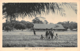 GABON  OYEM Enfants Jouants Devant L'église  N° 34 \ML4017 - Gabón