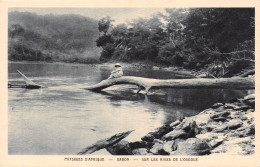 GABON  Jeune Femme Sur Les Rives De  L'Ogooué  N° 37 \ML4017 - Gabon