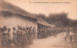 GABON SAMBA (N'Gounié) - Caravane Libre Ashangos à La S. H. O. 28 Collection S.H.O.  N° 12 \ML4018 - Gabun