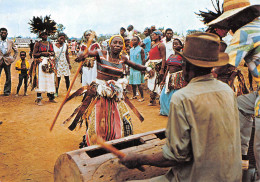 GABON  Woleu-Ntem Musique Et Danse Dans Le Village  N° 37 \ML4018 - Gabon