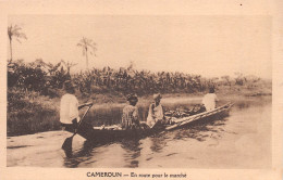 CAMEROUN Grande Pirogue En Route Pour Le Marché   N° 44 \ML4024 - Cameroon