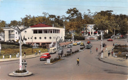 CAMEROUN YAOUNDE Rond-point De La Poste Carte Colorisée  N° 56 \ML4025 - Camerún