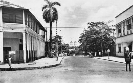 CAMEROUN DOUALA  LA RUE DU ROI GEORGES ET LA CATHEDRALE Carte Vierge Carte Rare   N° 36 \ML4026 - Kameroen