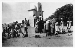 NIGER NIAMEY FEMMES A LA FONTAINE  11édition Fontanon Carte Vierge  N° 11   \ML4027 - Niger