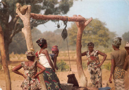 SENEGAL -jeunes Filles  De Sine Saloum à La Corvée D'eau N° 33 \ML4030 - Sénégal