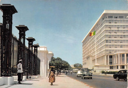 SENEGAL DAKAR Building Administratif Des Services De La République Joli Timbre  N° 6 \ML4032 - Sénégal