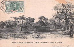 SENEGAL DAKAR Dans Le Village Fortier   (2 Scans) N° 94 \ML4033 - Sénégal