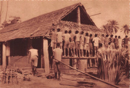 En Attendant Le Jour De Leur Baptème Les Catéchumènes Construisent Leur église CONGO Belge (2 Scans) N° 45 \ML4034 - Kinshasa - Léopoldville