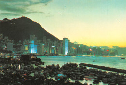 HONG KONG By Nightthe 52 Storey Connaught Centre Dominate The Waterfront Scene  (2 Scans) N° 87 \ML4034 - China (Hongkong)