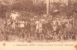 CONGO BRAZZAVILLE MBÉTOU - P. Delaunnay Et Un Groupe De Futurs Néophytes  Carte Vierge Non Voyagé  2 Scans N° 7 \ML4037 - French Congo